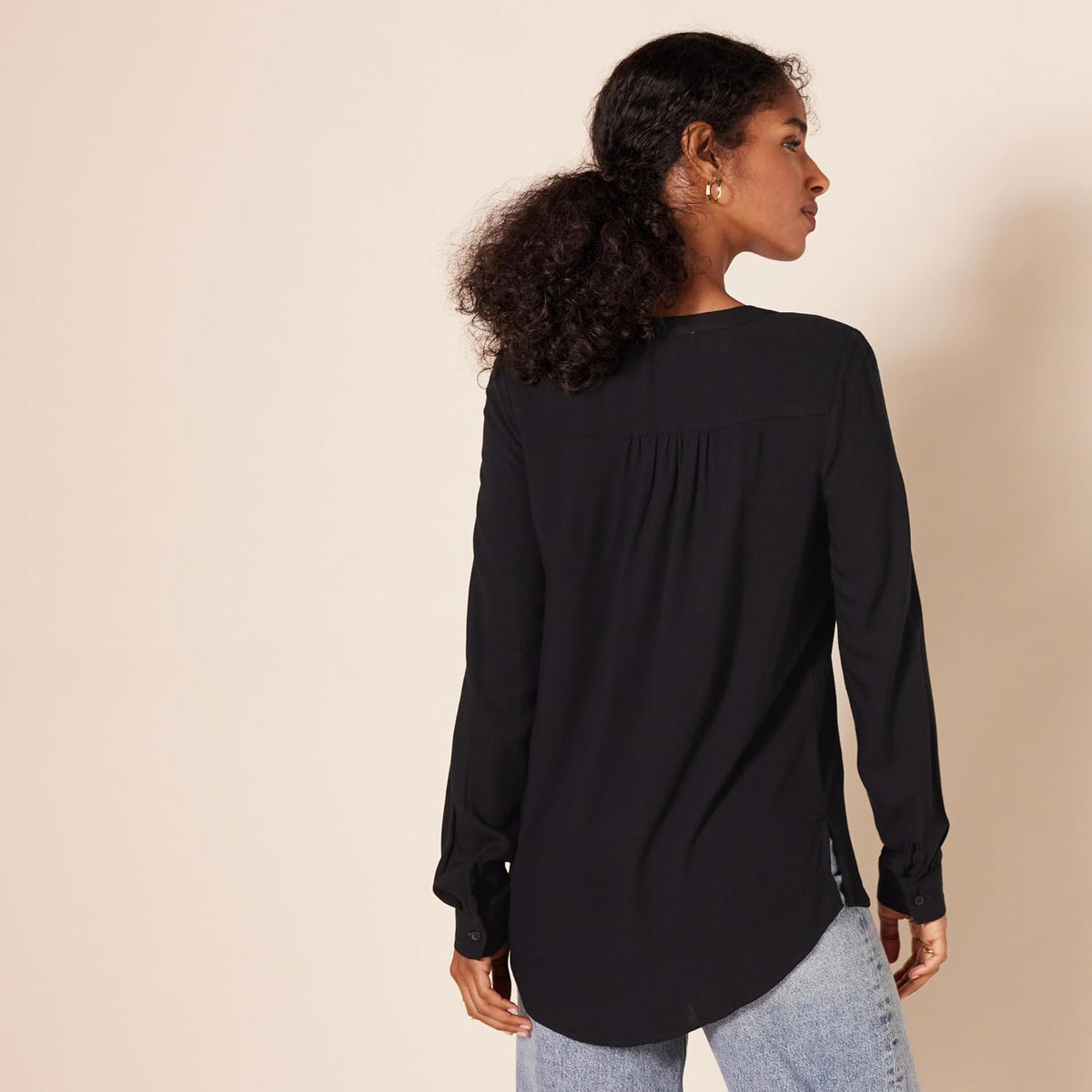 Amazon Essentials Women's Long-Sleeve Relaxed Fit Popover Blouse, Collared Business Casual Work Shirt