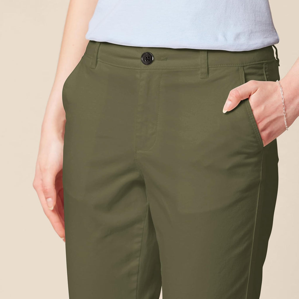 Amazon Essentials Women's Mid-Rise Slim-Fit Stretch Cropped Capri Pants (Available in Plus Size)