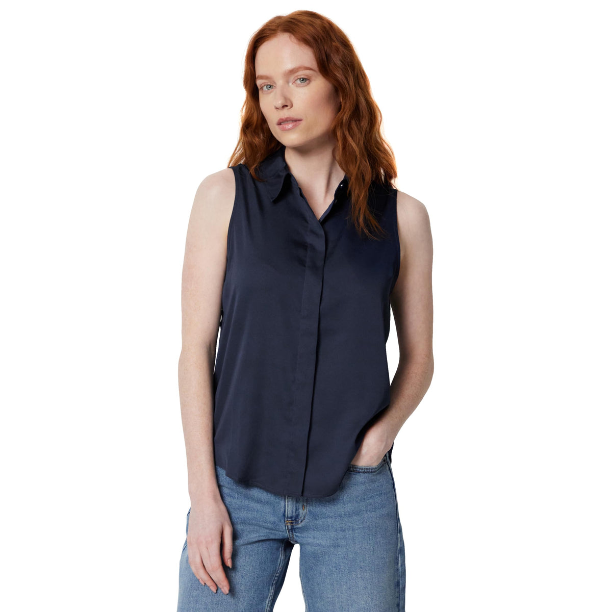 Amazon Essentials Women's Regular-Fit Sleeveless Button-Down Blouse