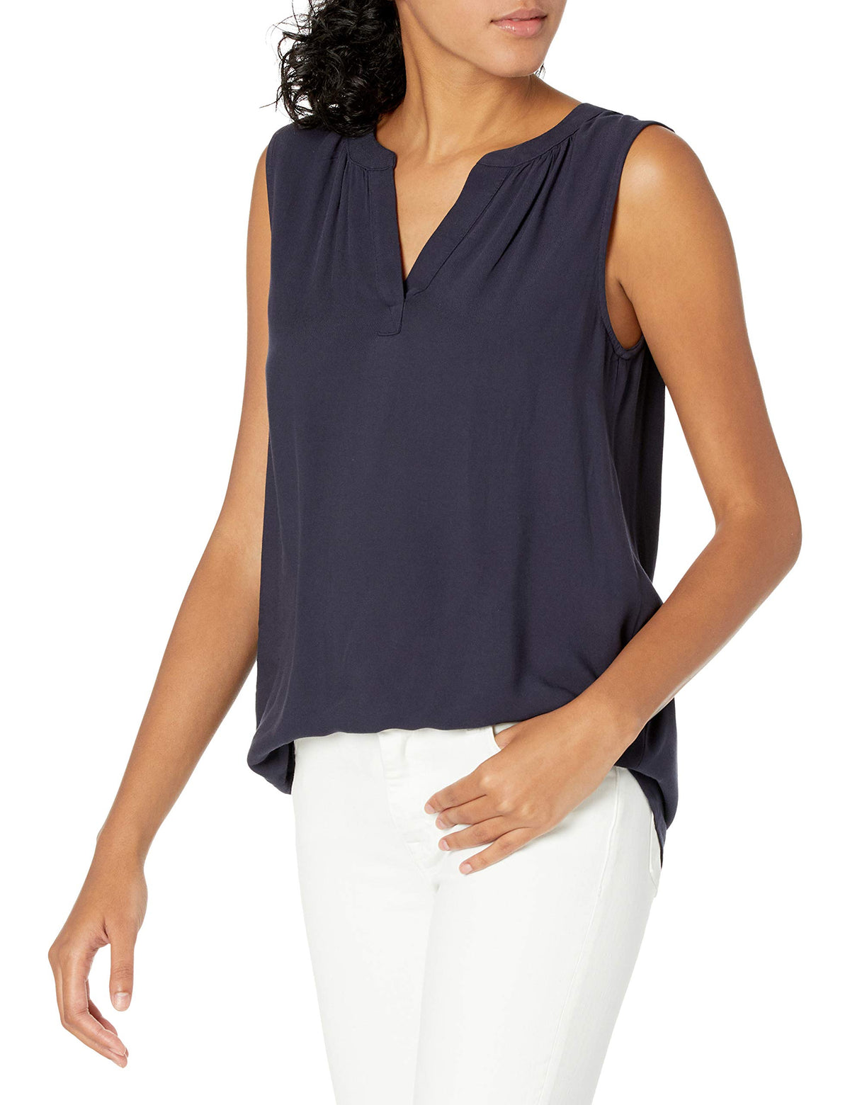 Amazon Essentials Women's Relaxed Fit Sleeveless V-Neck Woven Shirt