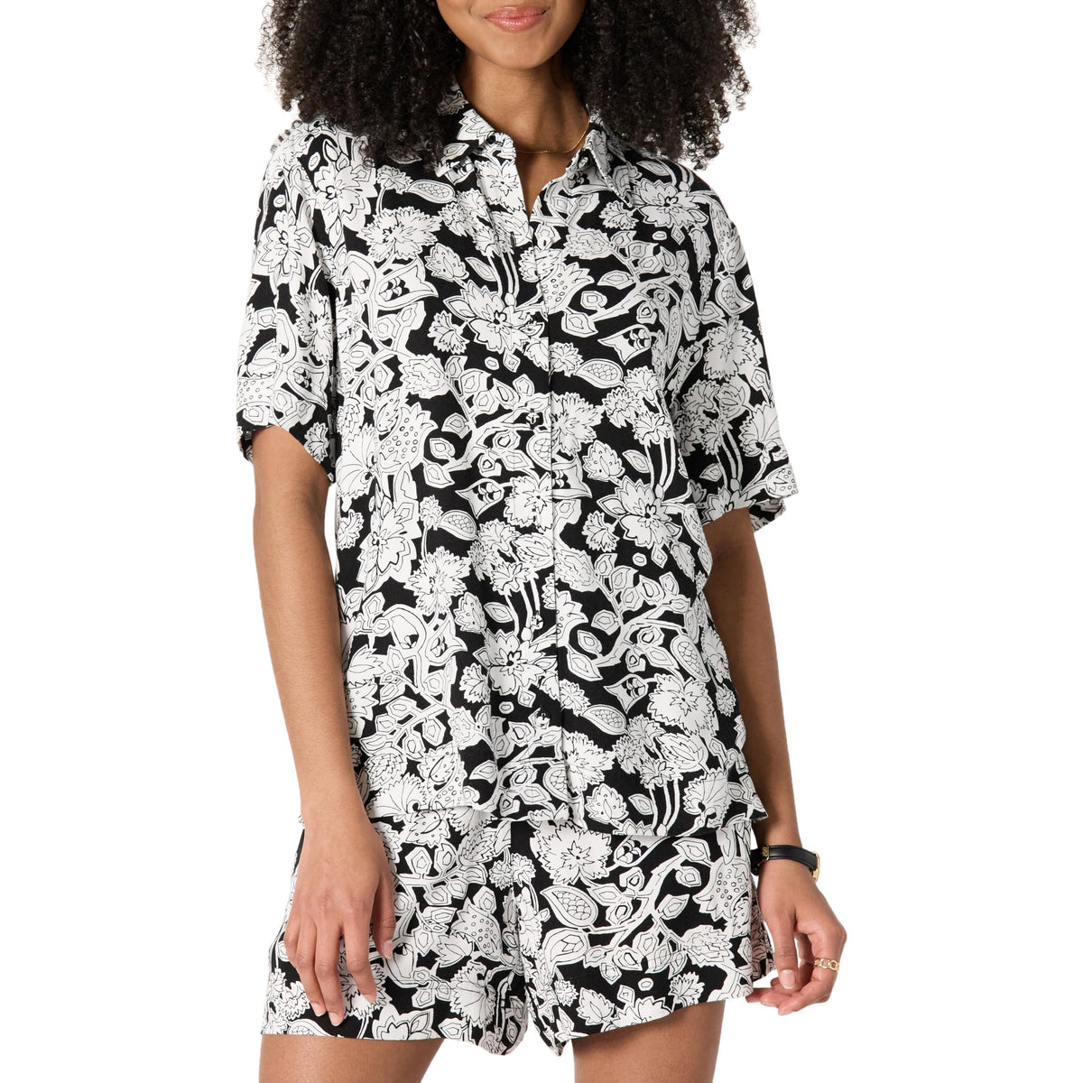 Amazon Essentials Women's Relaxed-Fit Fluid Twill Button-Down Shirt (Short Sold Separately)